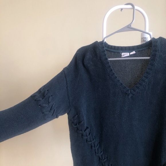 Unique Sweater - Picture 2 of 2